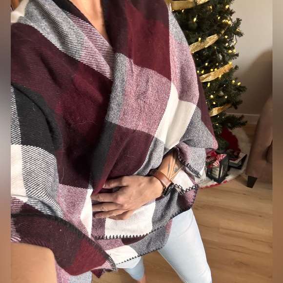 Ladies shawl ✨ - Picture 3 of 5